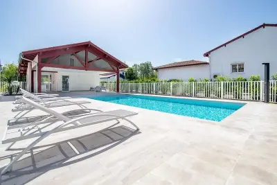 Piscine chauffée de la résidence