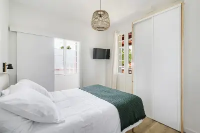 Chambre à coucher d'un appartement standard